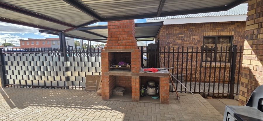 2 Bedroom Property for Sale in De Beershoogte Northern Cape